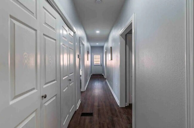 Building Photo - 4420 Lee Ave