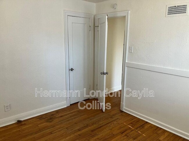 Building Photo - 241 Henquin Dr