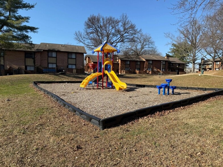 Building Photo - 3585 Pershall Rd