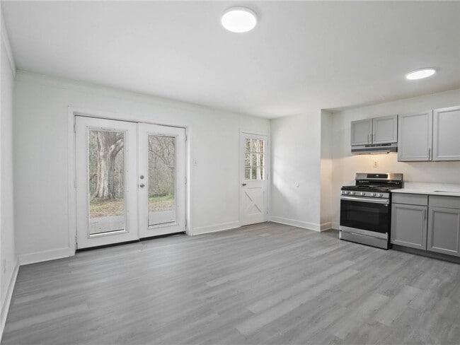 Building Photo - 526 Woodlore Dr