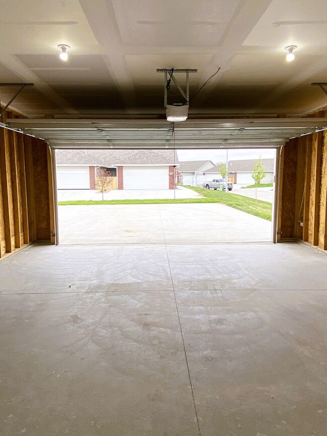 Building Photo - 5474 N Colburn Ct