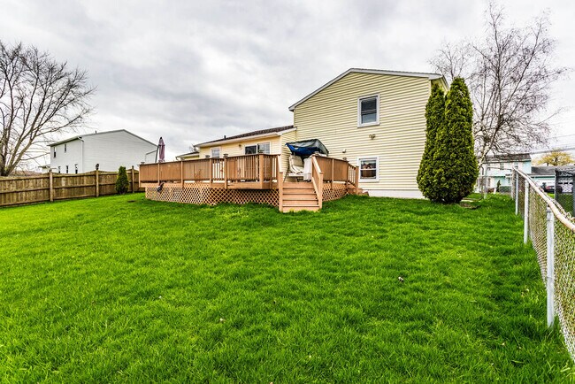 Building Photo - 7934 Davis Rd N