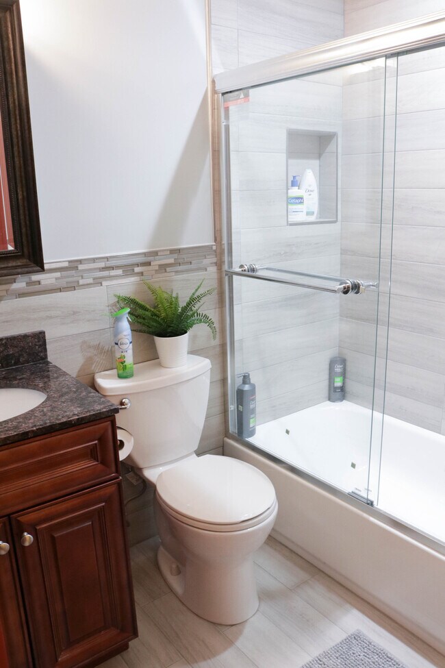 Building Photo - 334 N 13th St