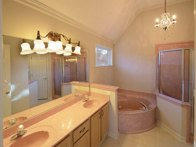Building Photo - 3 bed, 2 bath in Arlington/Lakeland area