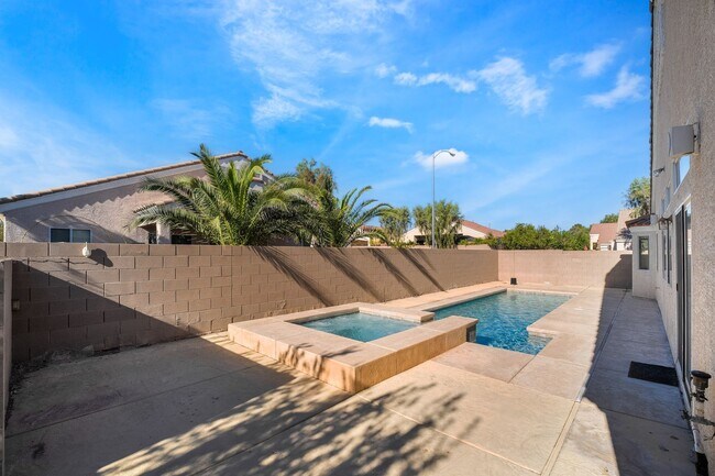 Building Photo - Charming Home with 2 Primary Bedrooms with...