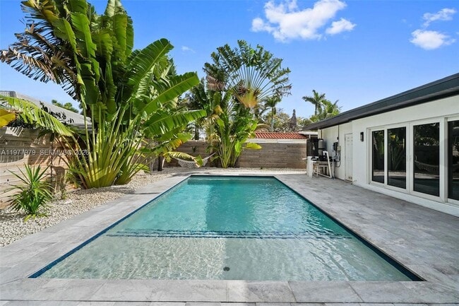 Building Photo - 1519 Biarritz Dr