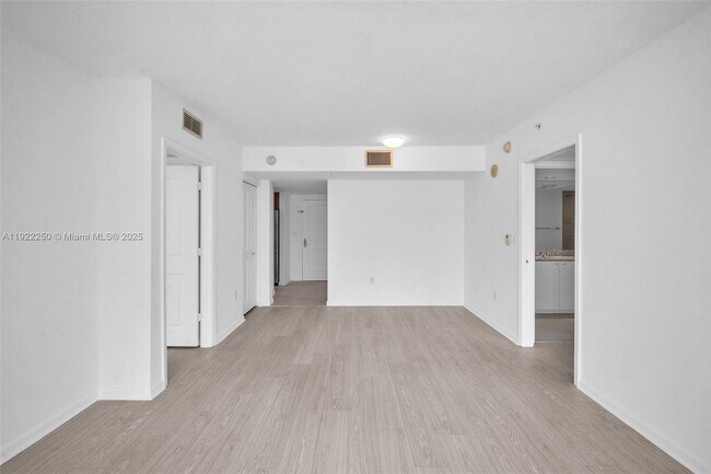 Building Photo - 610 W Las Olas Blvd