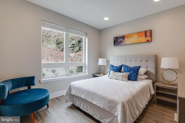 Building Photo - 1952 Bryn Mawr Ave