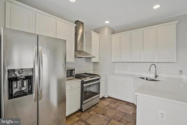 Building Photo - 6340 Walking Ln