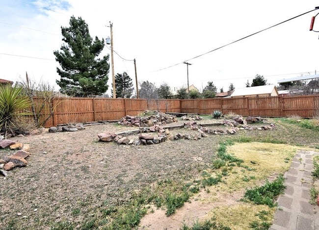 Building Photo - 800 N Cockrell St