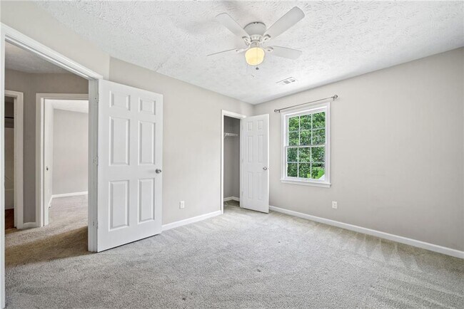 Building Photo - 5590 Princeton Oaks Dr