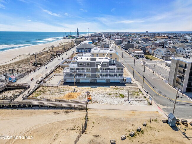 Building Photo - 1515 Ocean Terrace