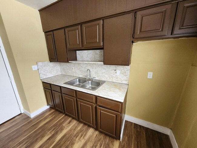 Building Photo - 2990 E 111th St