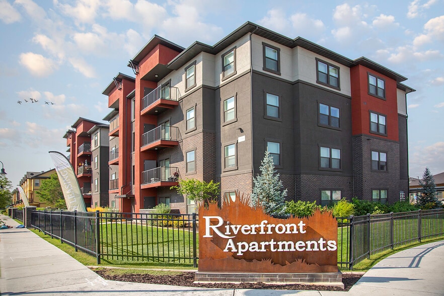 Primary Photo - Riverfront