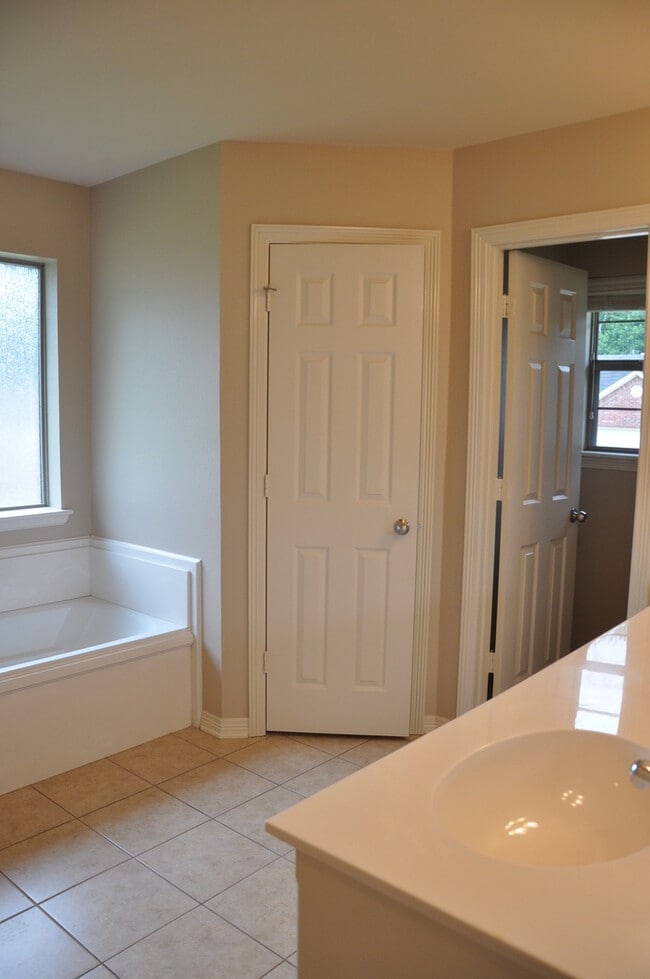 Building Photo - Coming Soon! Lovely 3 Bedroom 2 Bath Home ...
