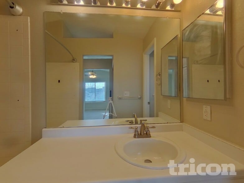 Building Photo - 8785 Katherine Ct