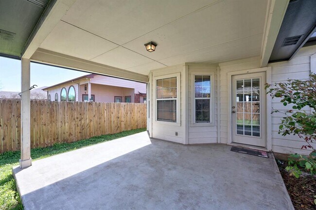 Building Photo - 1306 Lou Gehrig Ln