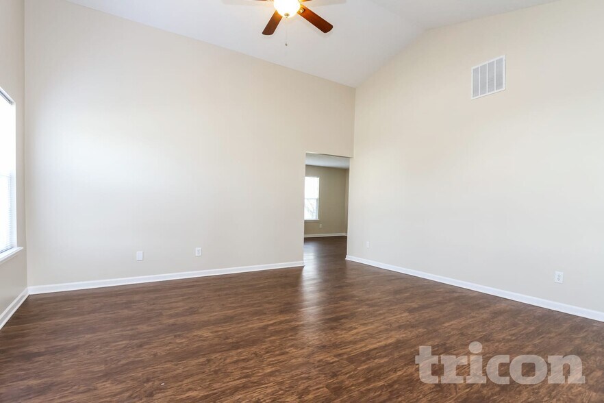 Building Photo - 2313 Real Quiet Dr