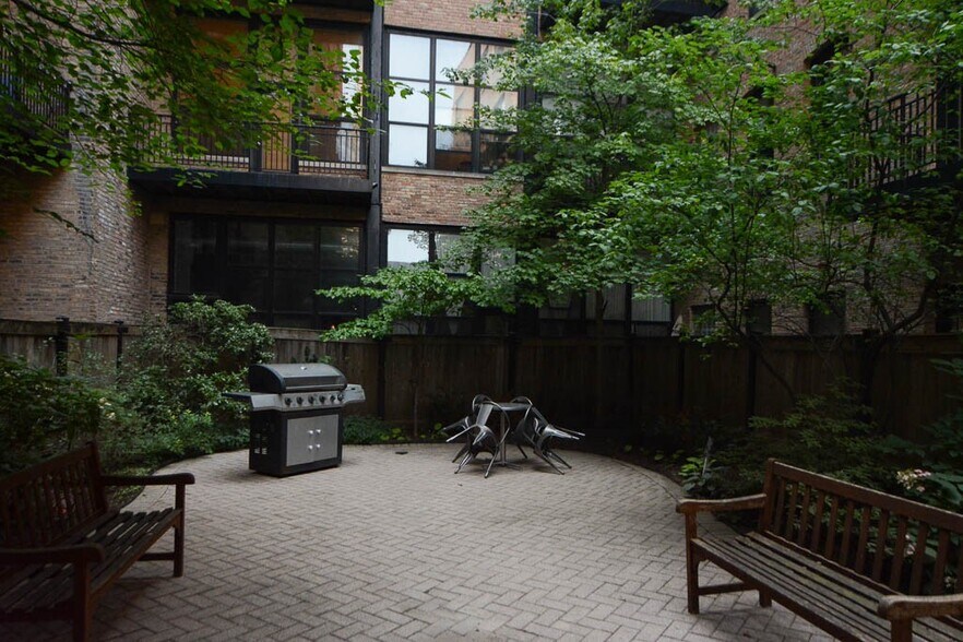 Building Photo - 226 N Clinton St