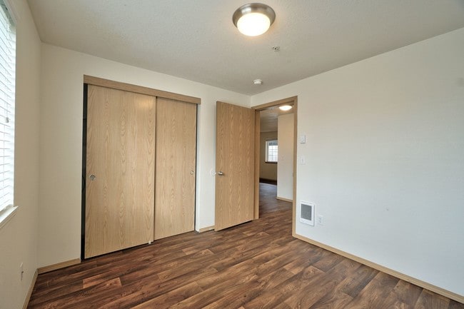 Building Photo - Parc East