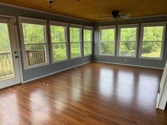 Building Photo - 3 Bedroom / 2.5 Bathroom - Home in Cookeville!