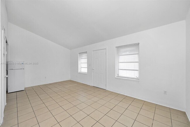 Building Photo - 840 SW 7th St
