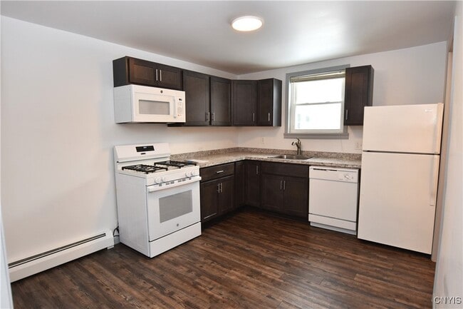 Building Photo - 137 Genesee St