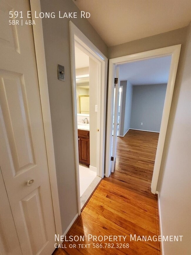 Building Photo - 591 E Long Lake Rd