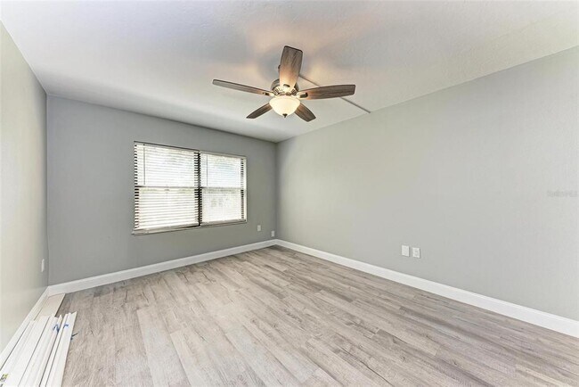 Building Photo - 515 30th Ave W