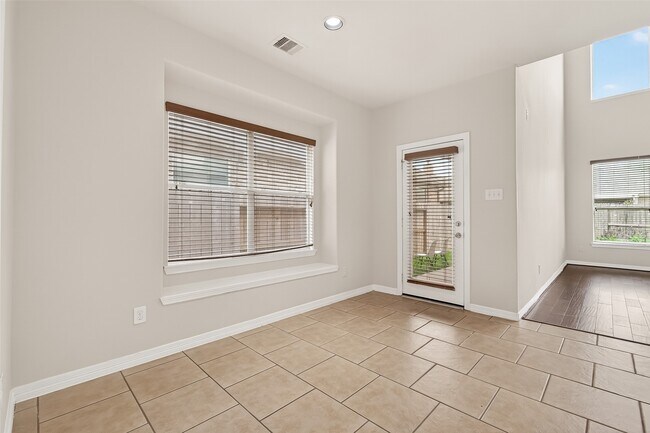 Building Photo - 24526 Avellino Ct