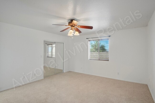 Building Photo - YOUR DREAM HOME AWAITS!