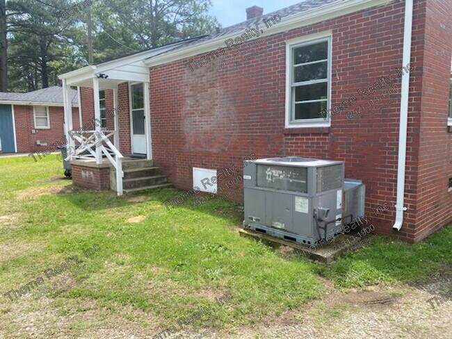 Building Photo - 1108 S Cambridge Cir