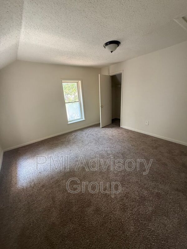 Building Photo - 420 SW Clay St