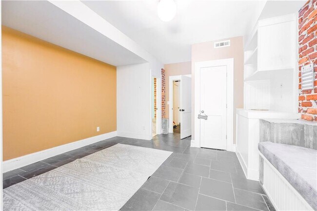 Building Photo - 78 Park Cir NE