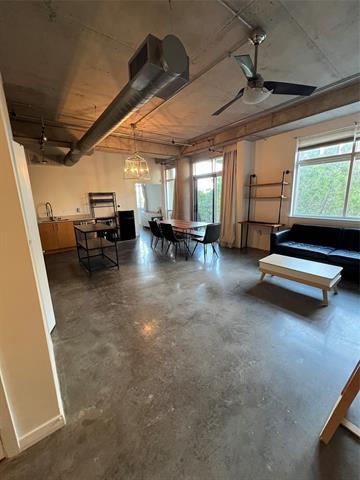 Building Photo - 1001 Belleview St