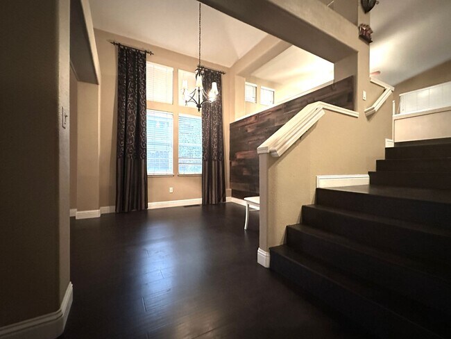 Building Photo - Gorgeous 4 Bed, 2 Bath in Shadow Lakes with SOLAR!