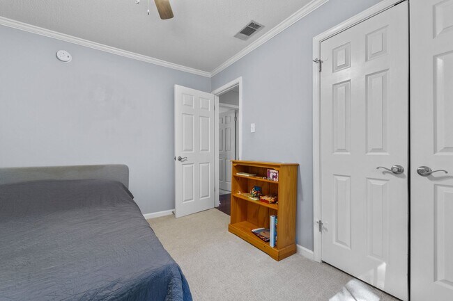 Building Photo - Lakewood rental!
