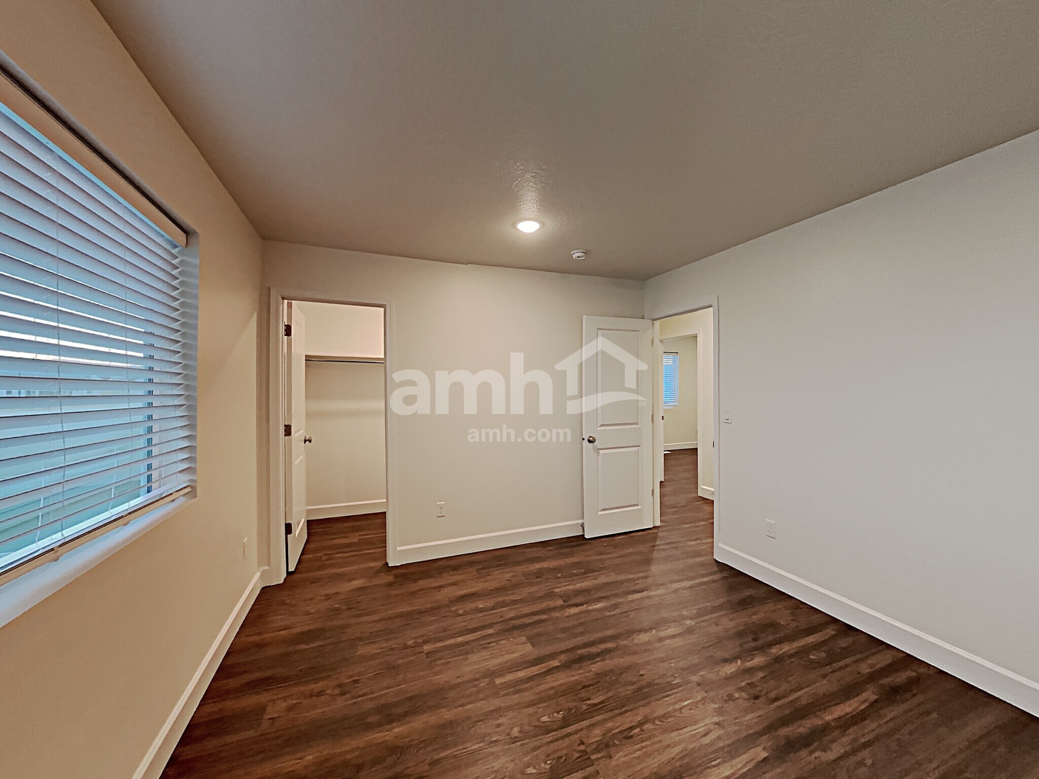 Building Photo - 1273 E White St