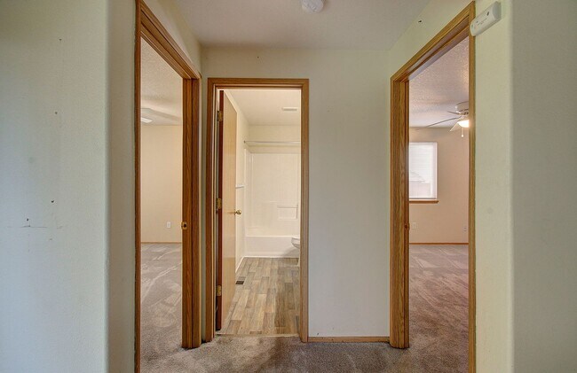 Building Photo - This one level charmer won't last long! 3 bedrooms, 2 baths, fully fenced yard, pets welcome!