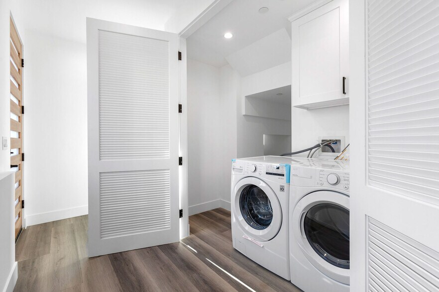 Building Photo - 1253 N Gower St