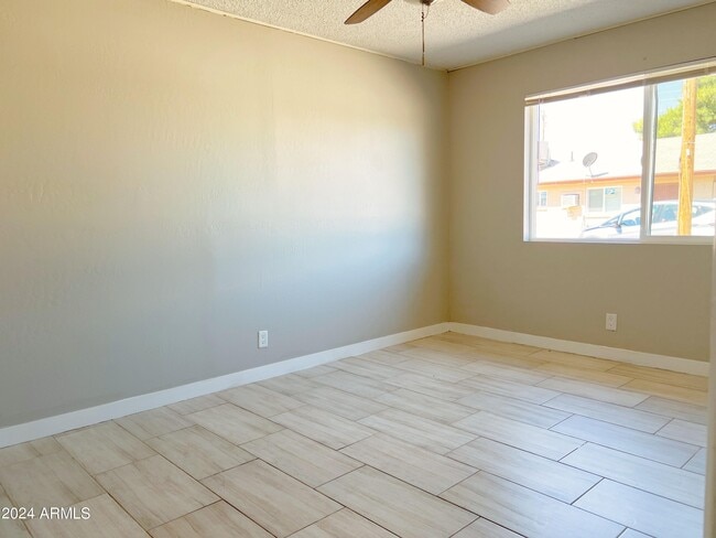 Building Photo - 6413 E Avalon St