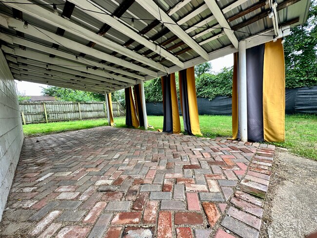 Building Photo - 1817 Knowles St