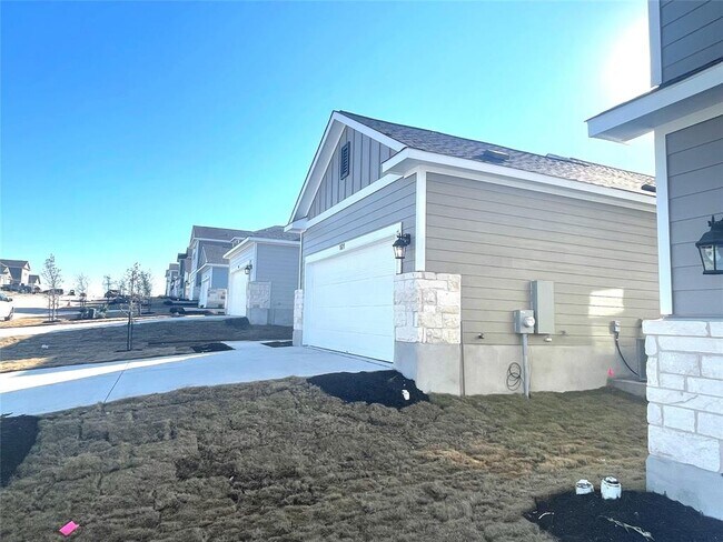 Building Photo - 121 Old Stagecoach Rd