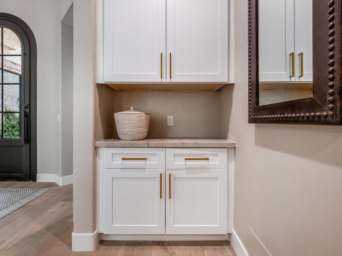 Private entry area into the master suite - 8437 N 84th St