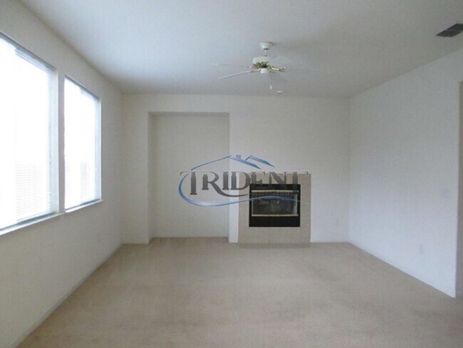 Building Photo - 4 bedroom, 3 bath house with approx. 2,183 sq. ft.