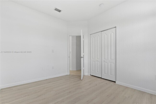 Building Photo - 3956 NE 11th Dr