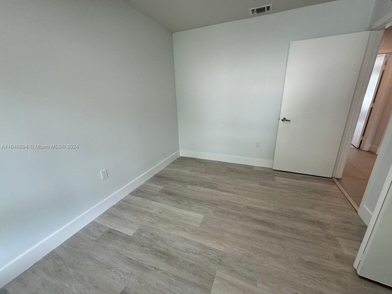 Building Photo - 2555 NE 193rd St