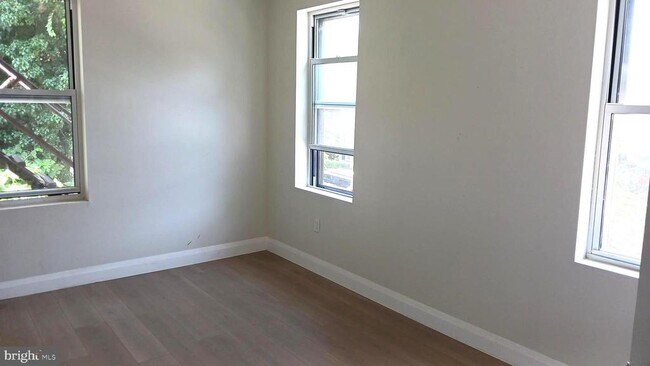 Building Photo - 3701 Baring St