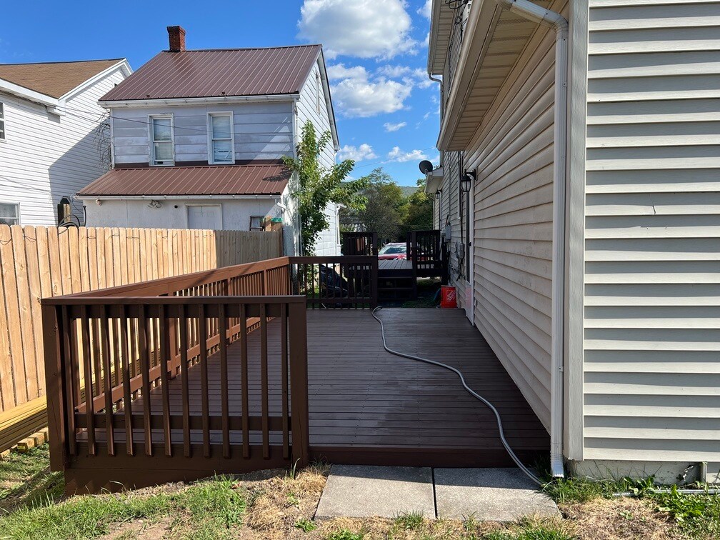 BackPorch-1b - 101 N 6th Ave