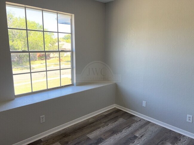 Building Photo - 2802 Delta Cir